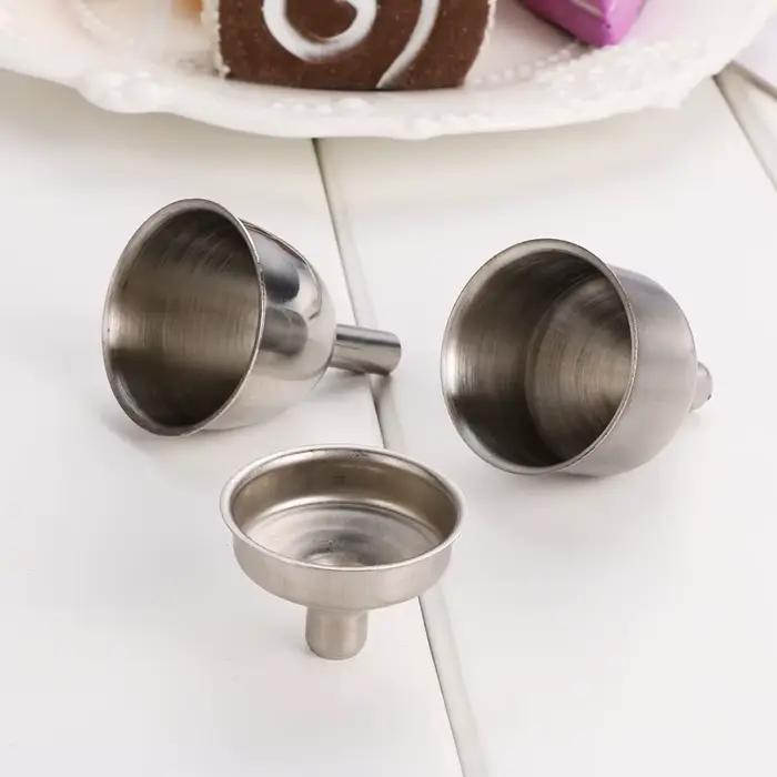Mini entonnoir de bouteille de vin de bar en acier inoxydable, petit entonnoir à bouche pour le remp