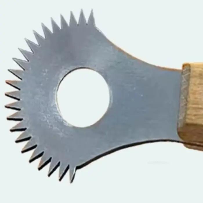Râpe à noix de coco manuelle avec manche en bois