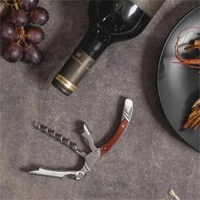 Ouvre-bouteille en bois de style Laguiole