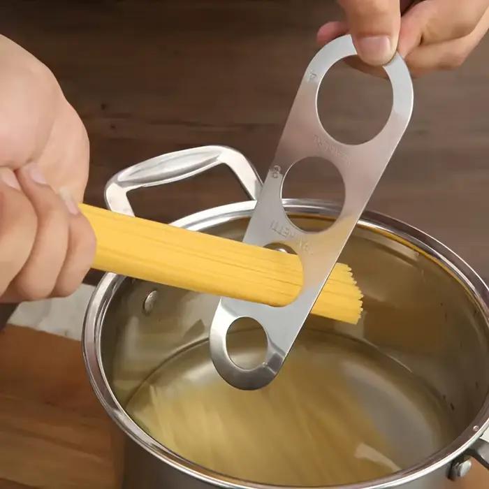 Outil de mesure de pâtes à 4 trous en acier inoxydable, échelle de mesure de pâtes, pâtes longues, outil de contrôle de portions de nouilles larges, accessoire de cuisine