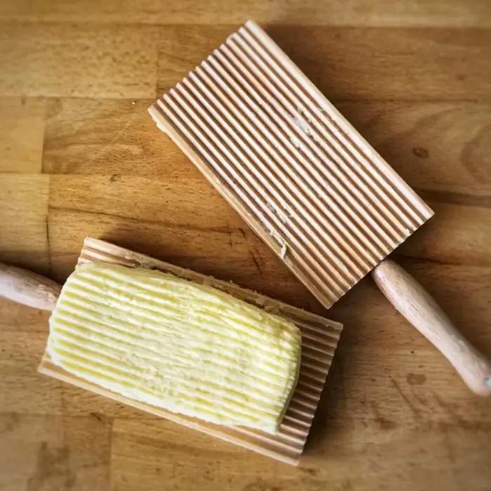 Planche de Gnocchi en Bois de Hêtre, Grattoir à Pâte pour Poupée de Culture