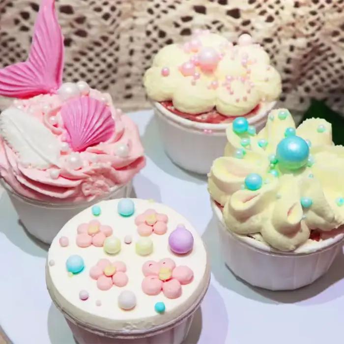 130g/4.58 Oz Perles de sucre décoratives mélangées de différentes tailles pour glaces, gâteaux, décorations de biscuits, mariages, fêtes et Noël