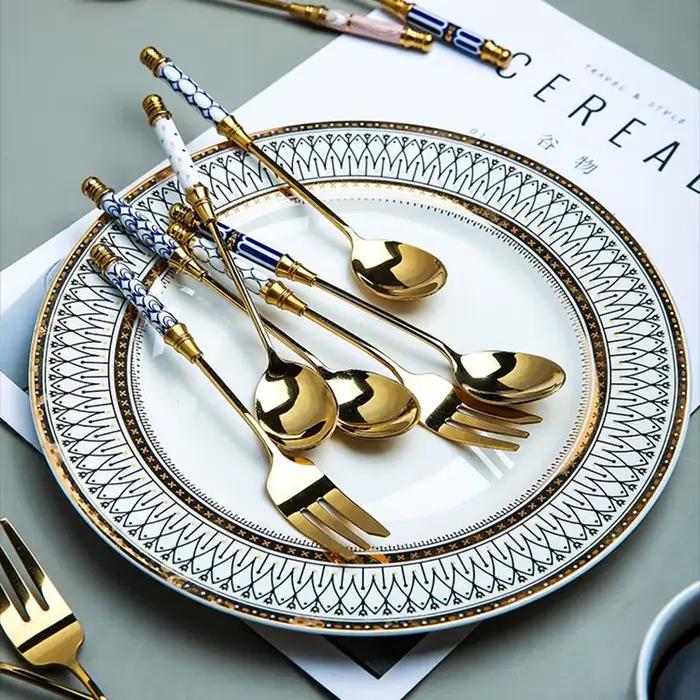 Fourchette à gâteau dorée en acier inoxydable vintage avec manche en céramique pour desserts et fruits occasions spéciales