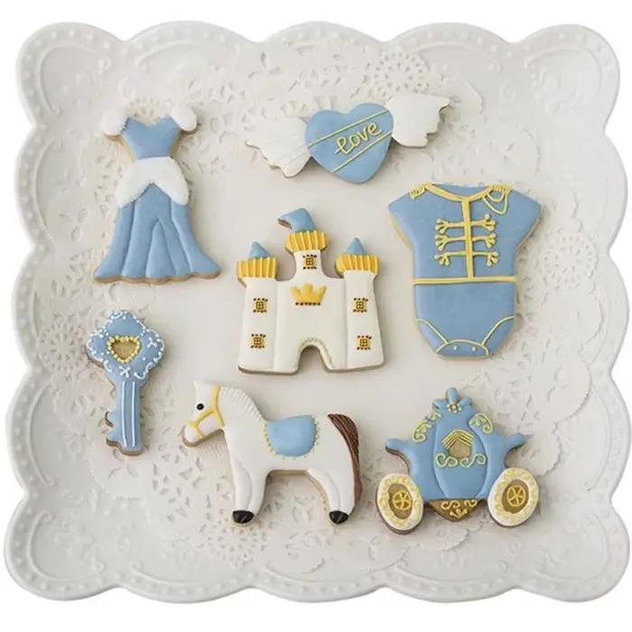 6 pièces Biscuits en acier inoxydable Coudons dessin animé Moules gâteau cow-boy cheval blanc haute qualité