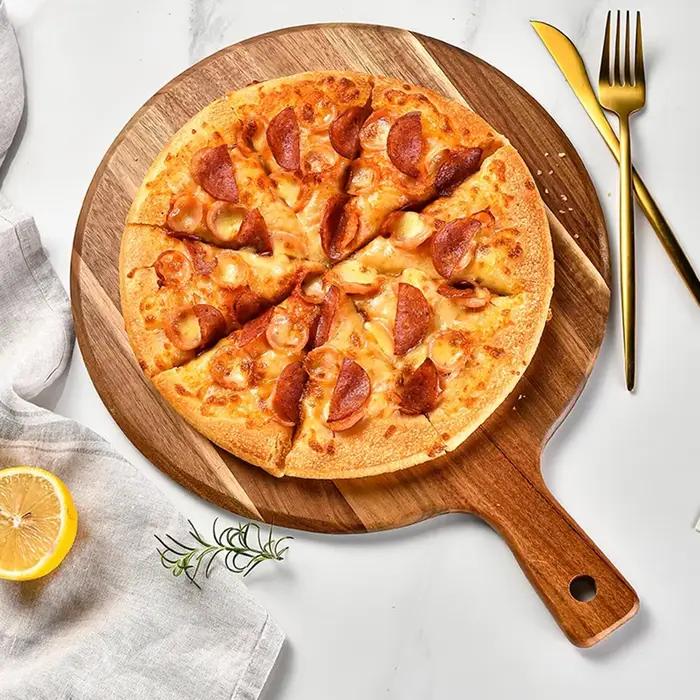 Planche à pizza ronde en bois rouge pour la cuisine et le service, découpe, présentation de gâteaux, cadeau pour les chefs et les amateurs de cuisine