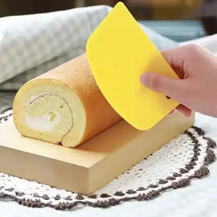 Coupe-pâte en plastique