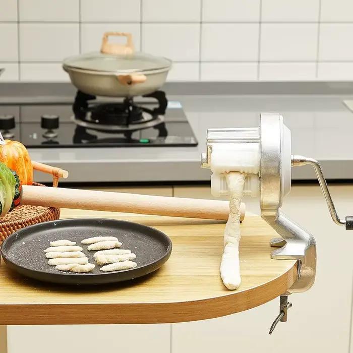 La machine à fabriquer des Cavatelli fabrique des pâtes Gnocchi authentiques pour une cuisine italienne faite maison