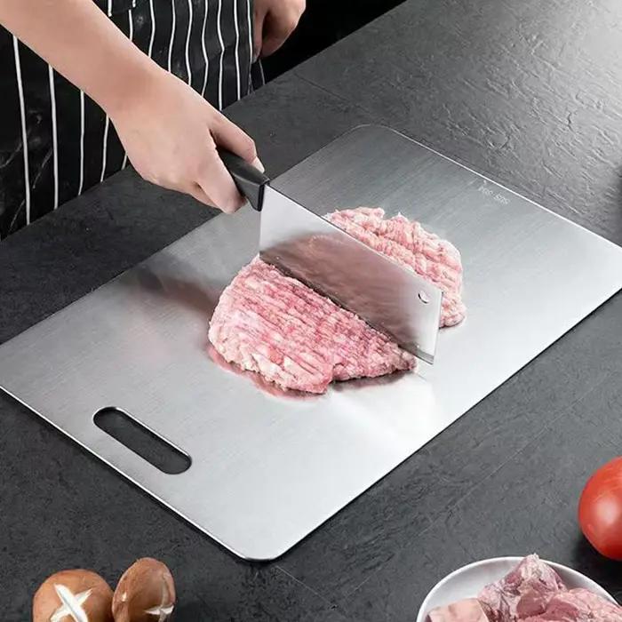 Planche à découper en titane
