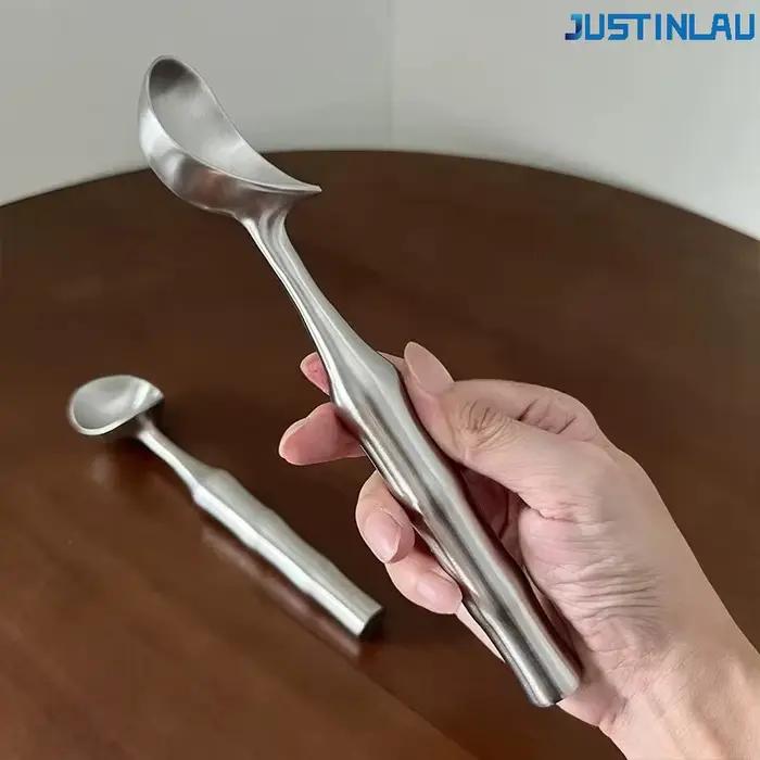 Cuillère à glace en acier inoxydable 304 avec manche en bambou pour glace et fruits polyvalente et facile à nettoyer pour la cuisine et les occasions spéciales