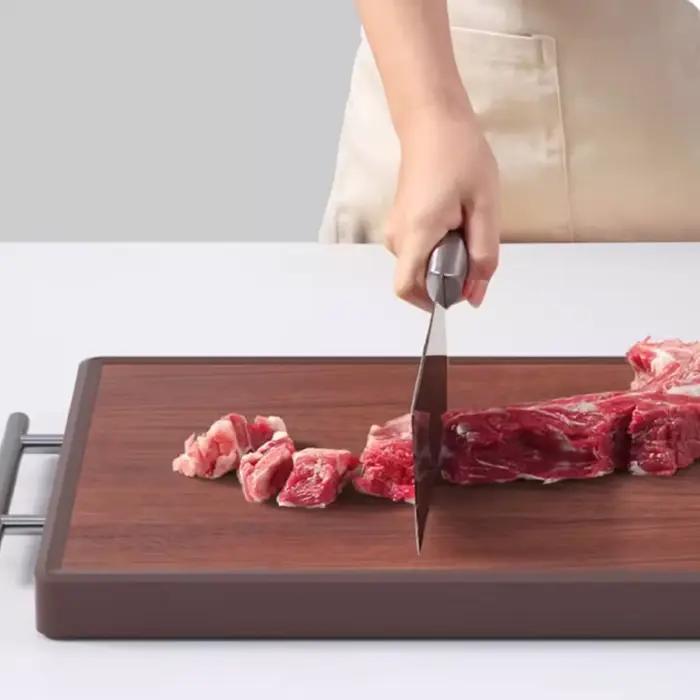Planche à découper robuste en bois avec bord anti-moisissure, planche de boucher double face avec poignée métallique, en bois massif séché 90 jours