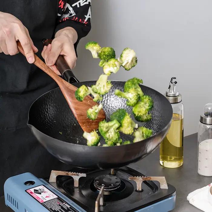 Wok artisanal en fer de 32cm
