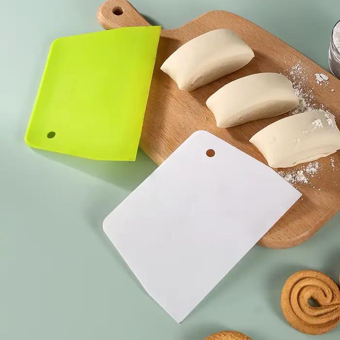 Grattoir en plastique pour pâtisserie