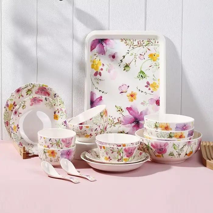 Ensemble de vaisselle en porcelaine avec motifs floraux en plusieurs couleurs pour usage domestique et occasions spéciales