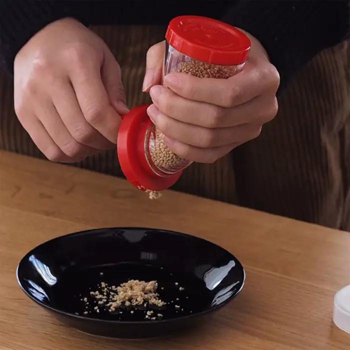 Broyeur manuel de graines de sésame gris clair pour salades de riz nouilles et sautés en cuisine à domicile occasionnels et cadeaux pour amateurs de cuisine