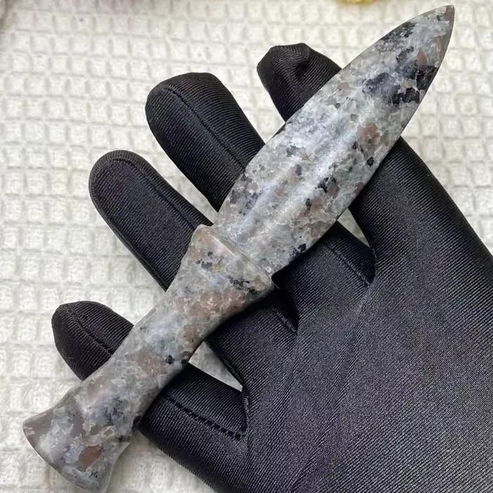 Couteau mystique unique en pierre Yooperlite