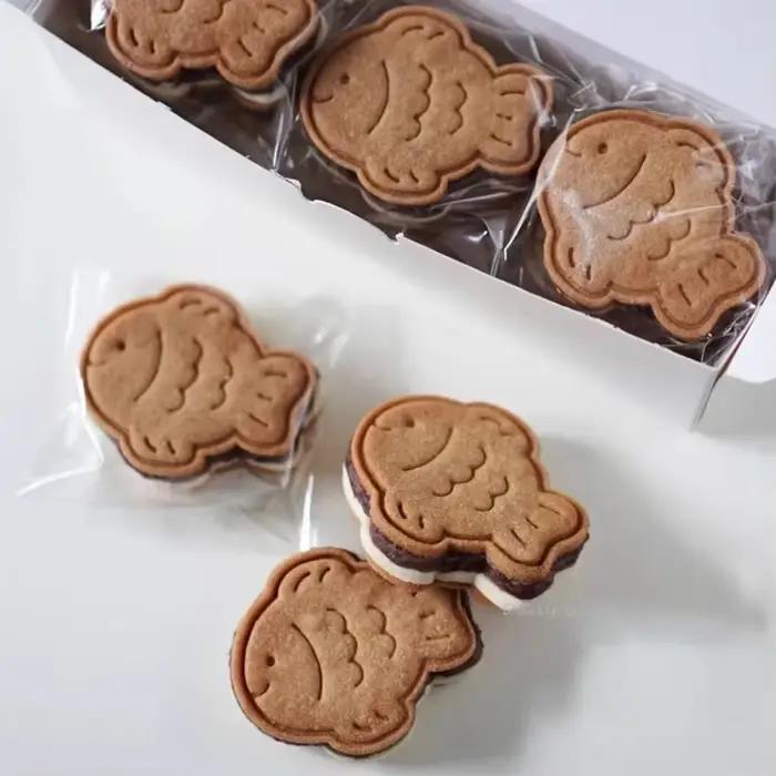 Dessin animé souriant visage Toast Biscuit moule ours chat poisson Cookie