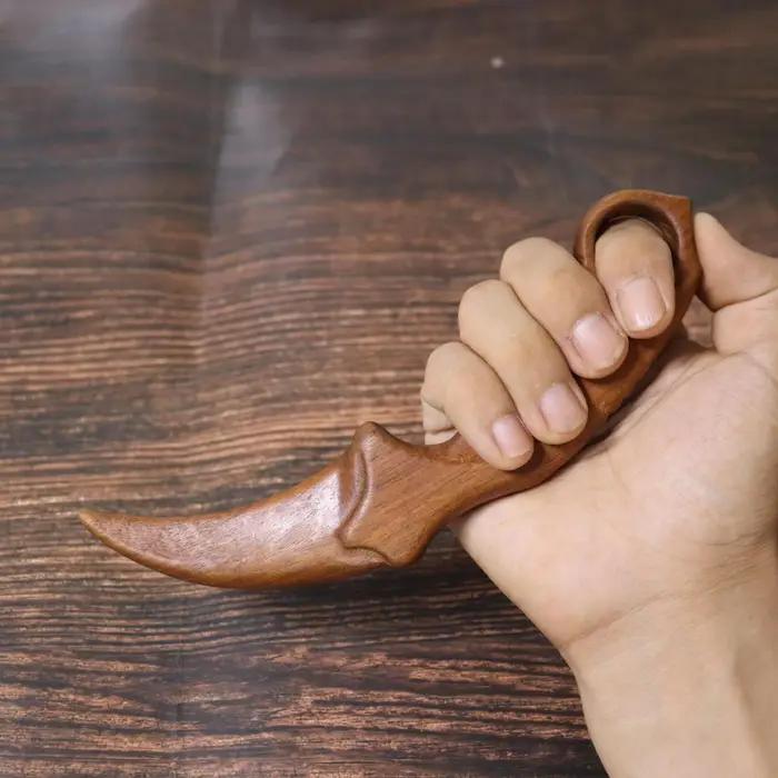 Couteau à griffes en bois de santal doré