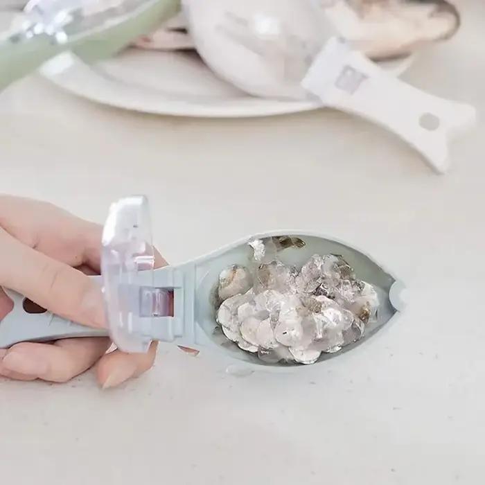 Râpe à écailles de poisson avec couvercle