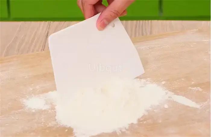 Coupe-pâtisserie en plastique, planche blanche, grattoir à pâte à Pizza, spatules à gâteaux, outils Fondant Sugarcraft, trapézoïdal, pain boulanger, couteau à beurre
