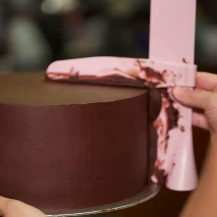 Grattoir à gâteau plus lisse