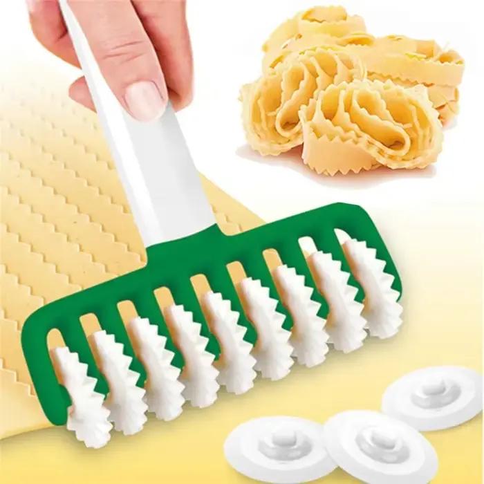 Accessoire de cuisine ANYOHOE coupe-nouilles et cookie cutter pour préparation de pâtes et biscuits à domicile ou pour des occasions spéciales