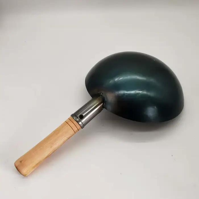 Wok en fer forgé à la main de 22cm