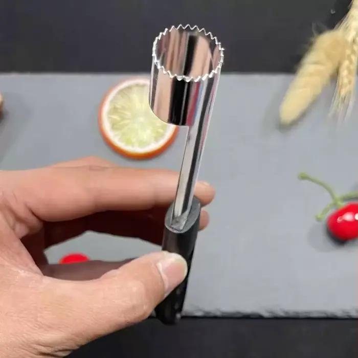 Éplucheur de noyaux de poires et d'œufs