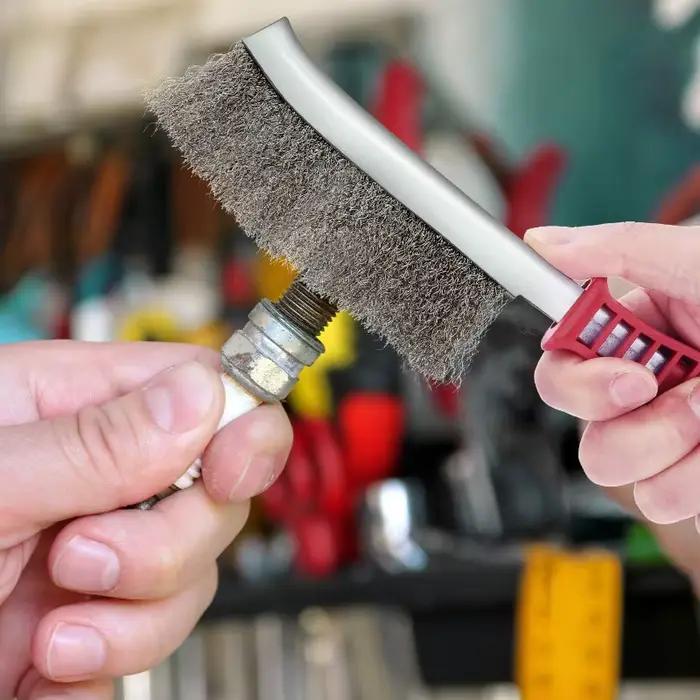 Brosse à rouleau pour enlever la rouille des métaux, brosse de nettoyage pour barbecue avec manche en plastique, adaptée au nettoyage des grilles de barbecue