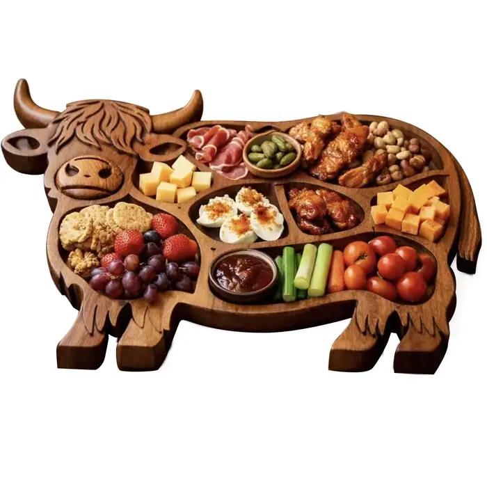 Planche à charcuterie en bois naturel motif vache des Highlands plateau rustique pour service de fromage fruit et amuse-gueules occasions spéciales et quotidienne