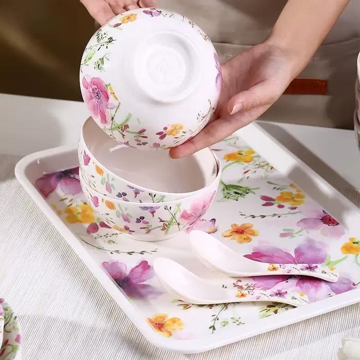 Ensemble de vaisselle en porcelaine avec motifs floraux en plusieurs couleurs pour usage domestique et occasions spéciales