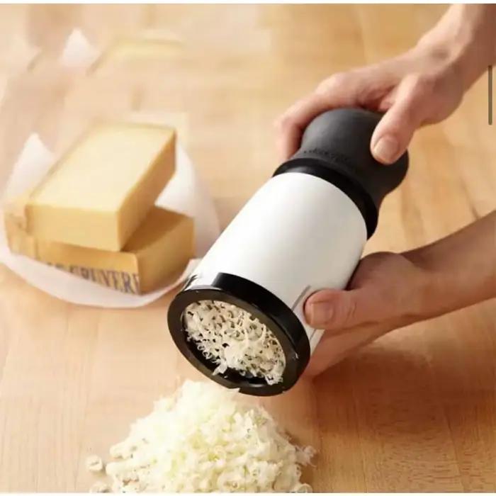 Râpe à fromage Râpe à fromage parmesan. Râpe en acier inoxydable. Râpe à fromage