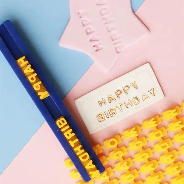Emporte-pièce avec lettres de l'alphabet