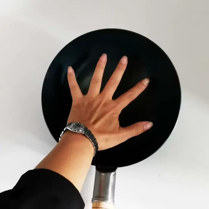 Wok en fer forgé à la main de 22cm