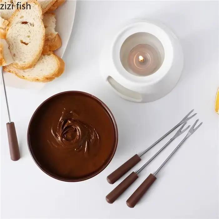 Pot de crème glacée au chocolat