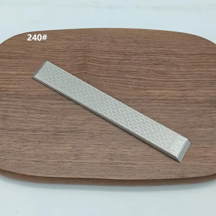 Kit d'affûtage professionnel pour couteaux de chef avec base en aluminium et pierre à aiguiser diama