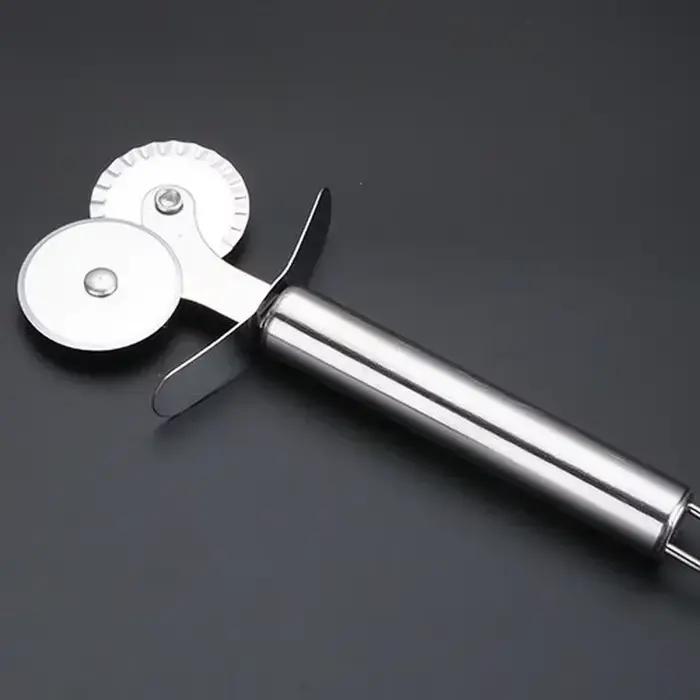 Une variété de couteaux à Pizza à rouleaux en acier inoxydable, pour usage domestique, outils de cou