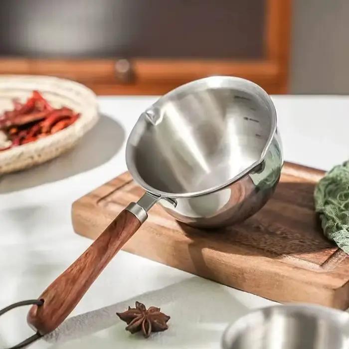 Petit pot d'arrosage d'huile en acier inoxydable avec manche en bois, marmite à lait multifonction,