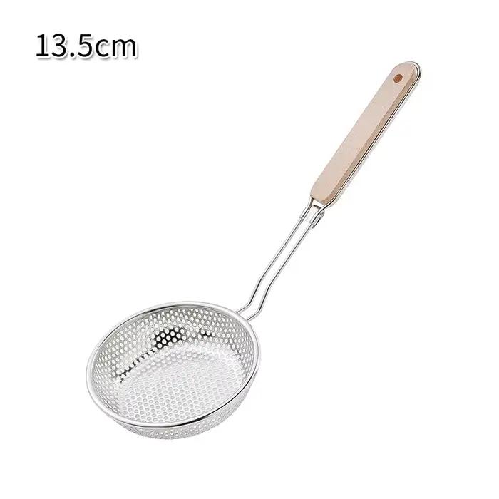 Écumoire à main en acier inoxydable, manche en bois, nourriture frite dans la cuisine, filtre, passo