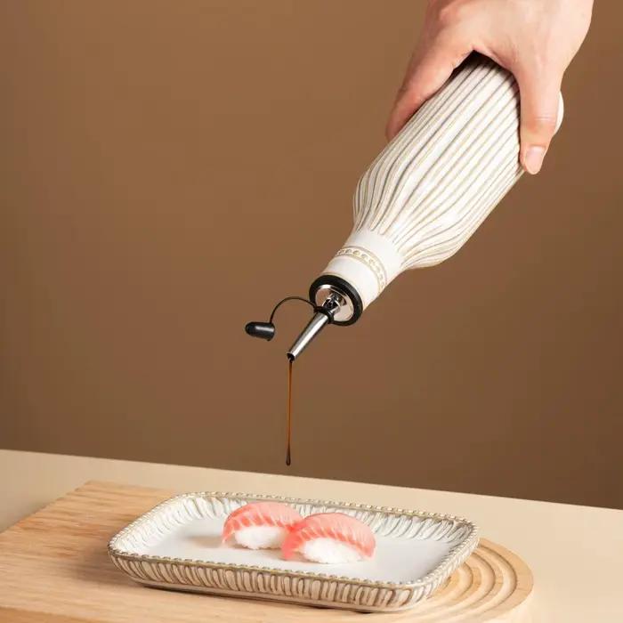 Bouteille d'huile et de vinaigre en céramique blanche à rayures simples et élégantes, style japonais moderne, ronde, pour huile d'olive et sauce soja