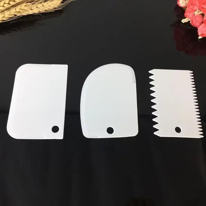 Grattoir à gâteaux en plastique