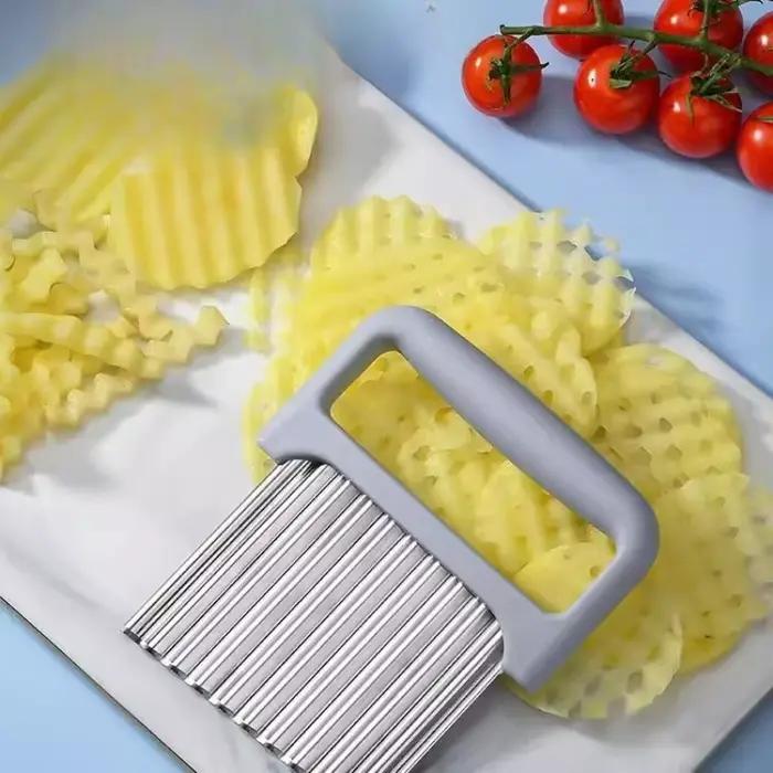 Trancheuse de pommes de terre en forme d'onde en acier inoxydable pour cuisine artisanale et présentations créatives de fruits et légumes diverses occasions