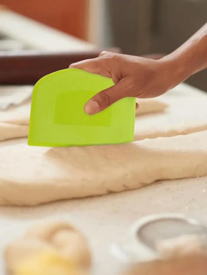 Leeseph 2 pièces bol grattoir à pâte coupe-pâte en plastique sûr aux aliments banc Flexible grattoirs alimentaires