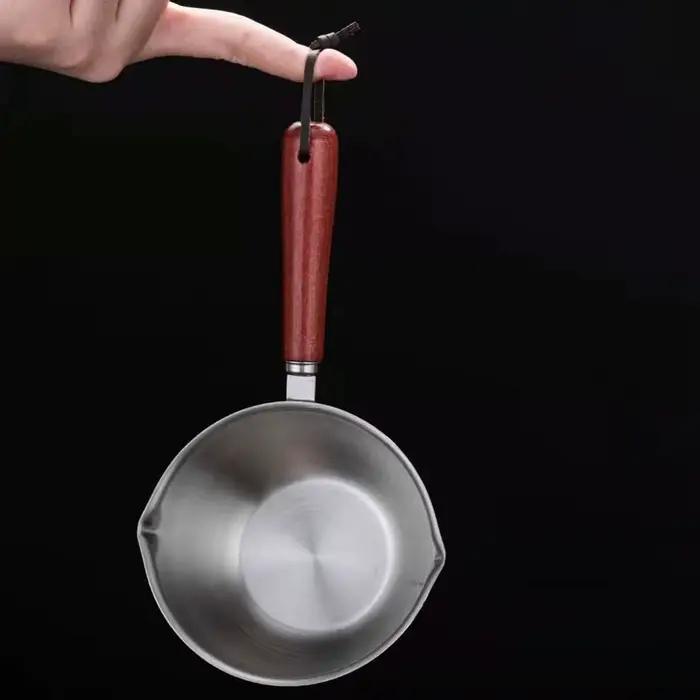 Petit pot d'arrosage d'huile en acier inoxydable avec manche en bois, marmite à lait multifonction, huile chaude, friture, ménage, cuisine