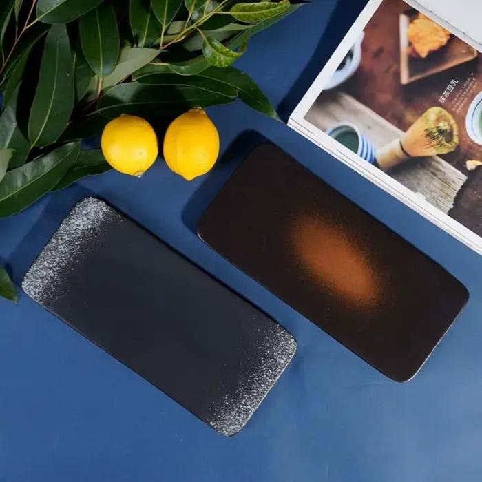 Assiette à Sushi en céramique de Style japonais, accessoires de cuisine, assiettes à dîner exquises à la mode, assiettes plates rectangulaires élégantes pour la maison