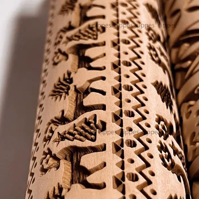 Rouleau à pâtisserie de noël avec motifs de fleurs de renne