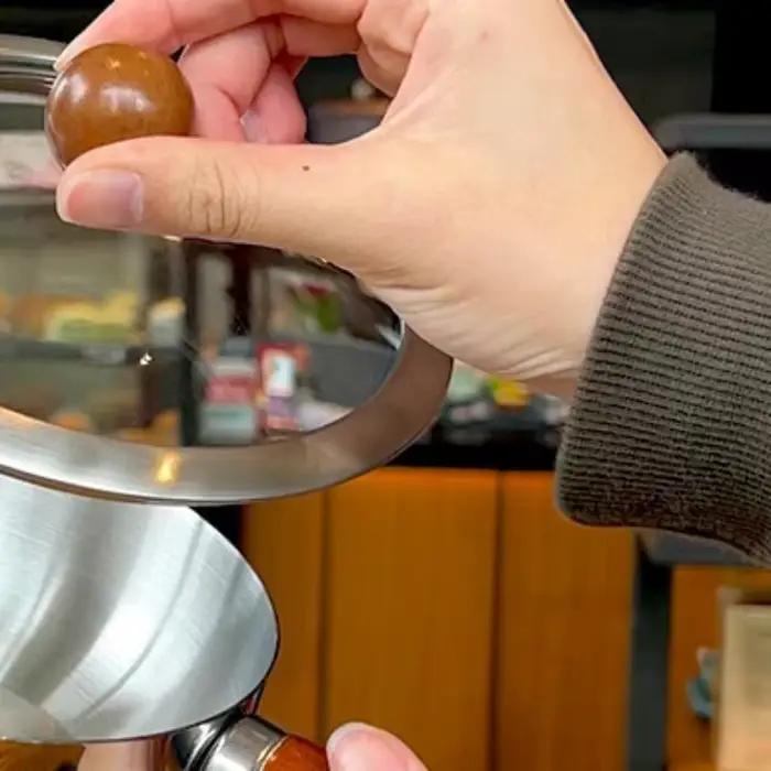 Casserole à lait en acier inoxydable avec poignée en bois, casserole de cuisson compacte, adaptée pour faire frire des œufs et réchauffer le lait. Fabriqué en acier inoxydable