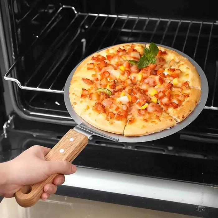 Pelle à Pizza Rondes en Acier Inoxydable avec Manche en Bois de Chêne Antiadhésive Outils Dramatiques Cuisine Occasions Spéciales