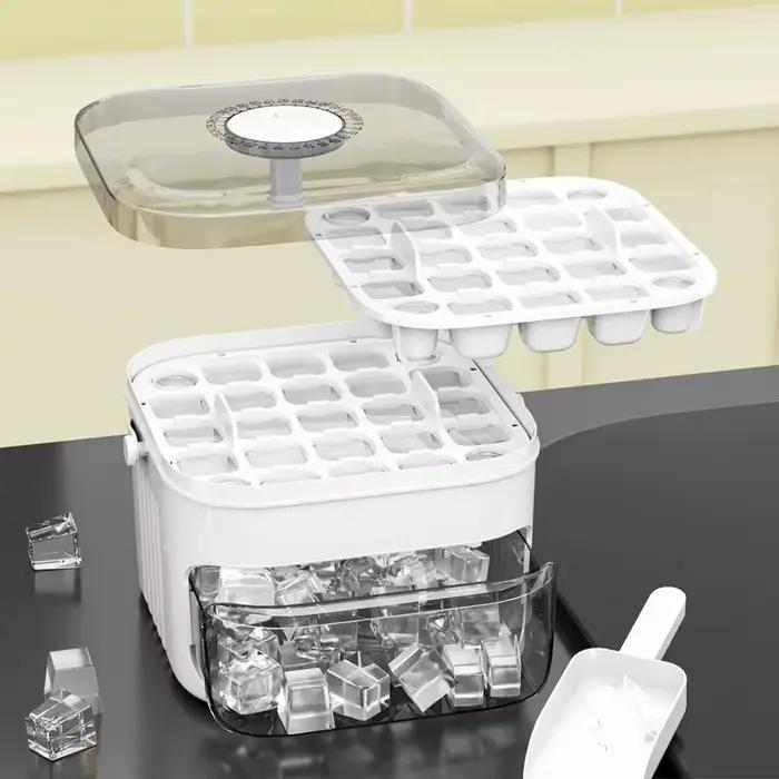 Pressez le moule à glaçons pour créer une boîte à glaçons faite maison en forme de glaçon pour les réfrigérateurs domestiques. Démoulage facile