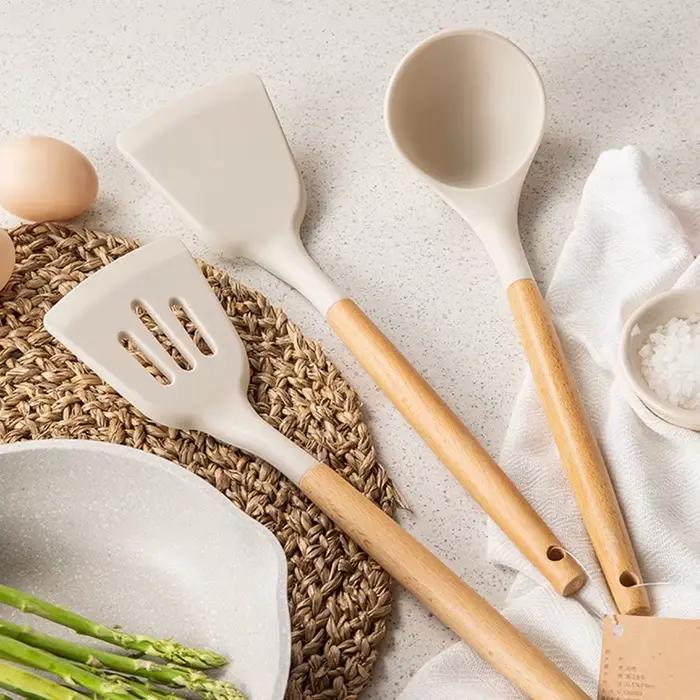 Ustensiles de cuisine antiadhésifs avec manche en bois