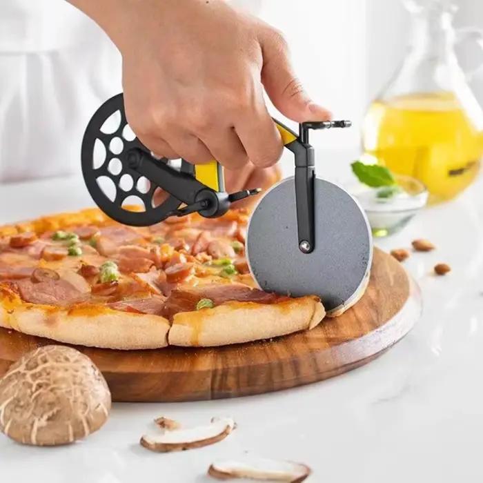 Coupe-pizza créatif en forme de vélo